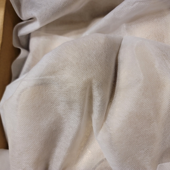 NIB GOLD POM POM FLUFFY FURRY LINED NON SLIP SOLE SIZE 5.5 - Picture 8 of 15